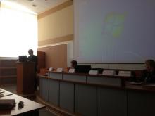 Cтарший преподаватель кафедры ПСПО МОСИ Антон Шутов выступает с докладом на конференции.