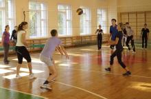 Волейбольные матчи между командами студентов были напряженными